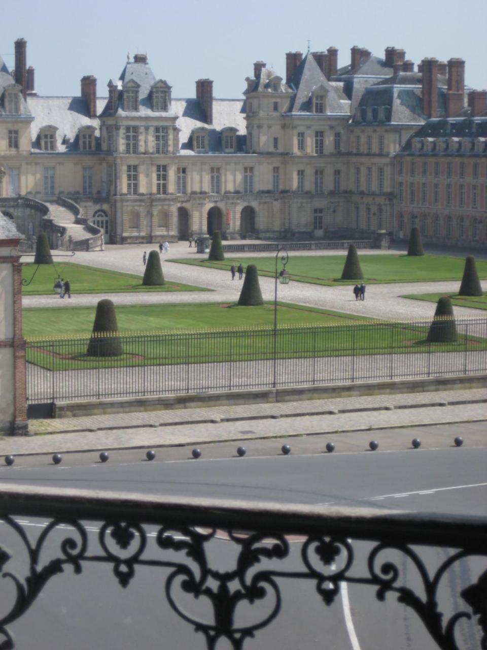 Hotel De Londres Fontainebleau Exterior foto